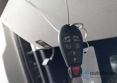 2016 Chrysler Town & Country Touring из США, поврежденный, VIN 2C4RC1BG4GR127235